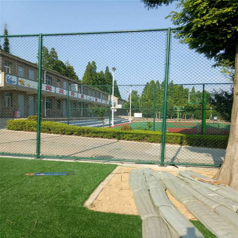 绿色框架式护栏 体育场地护栏网 球场围栏厂家