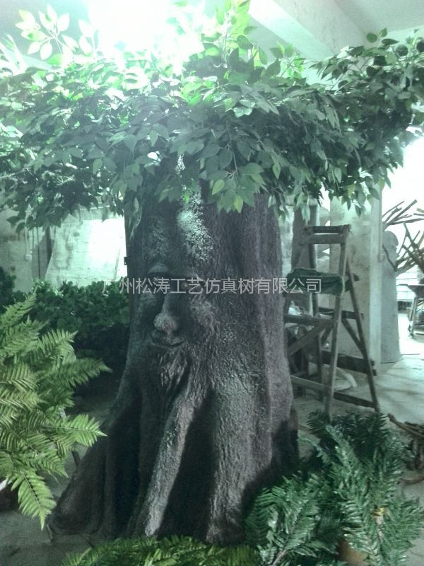 吉林松花江岸树木插假红叶市民戏称太离谱