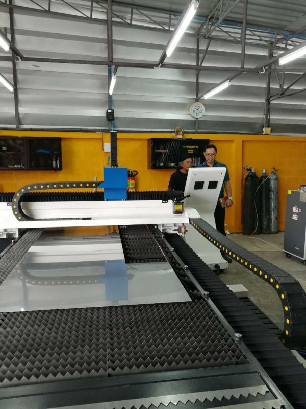 大族激光1000w金属激光切割机切割16mm不锈钢板