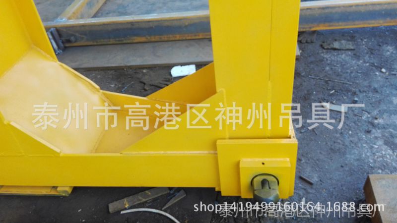 集装箱吊具13