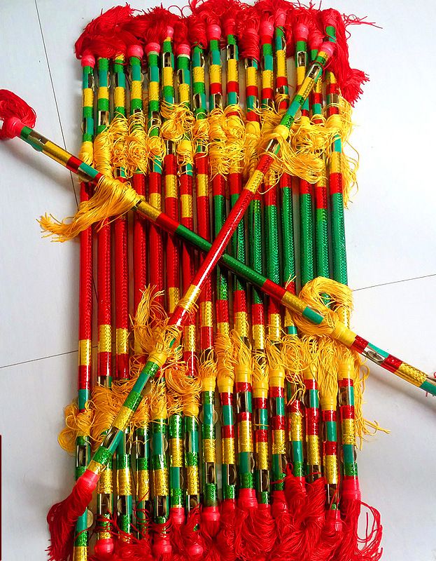 民间运动霸王鞭打钱杆花棍莲湘舞九子鞭霸王鞭金钱棒铜钱杆儿童莲湘棒