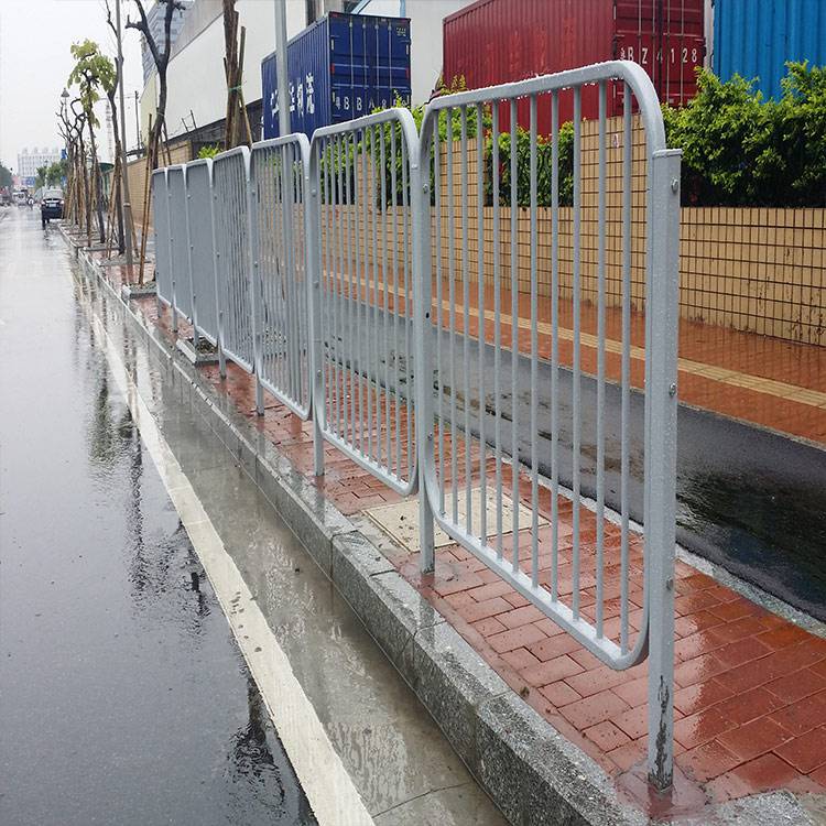 海口烤漆京式護欄廠家瓊海道路甲型護鐵藝公路護欄安裝晟成圖片