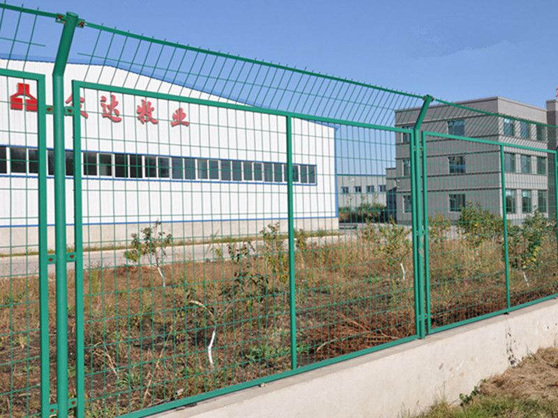 金属护栏网厂区防护网水源地围栏隔离网