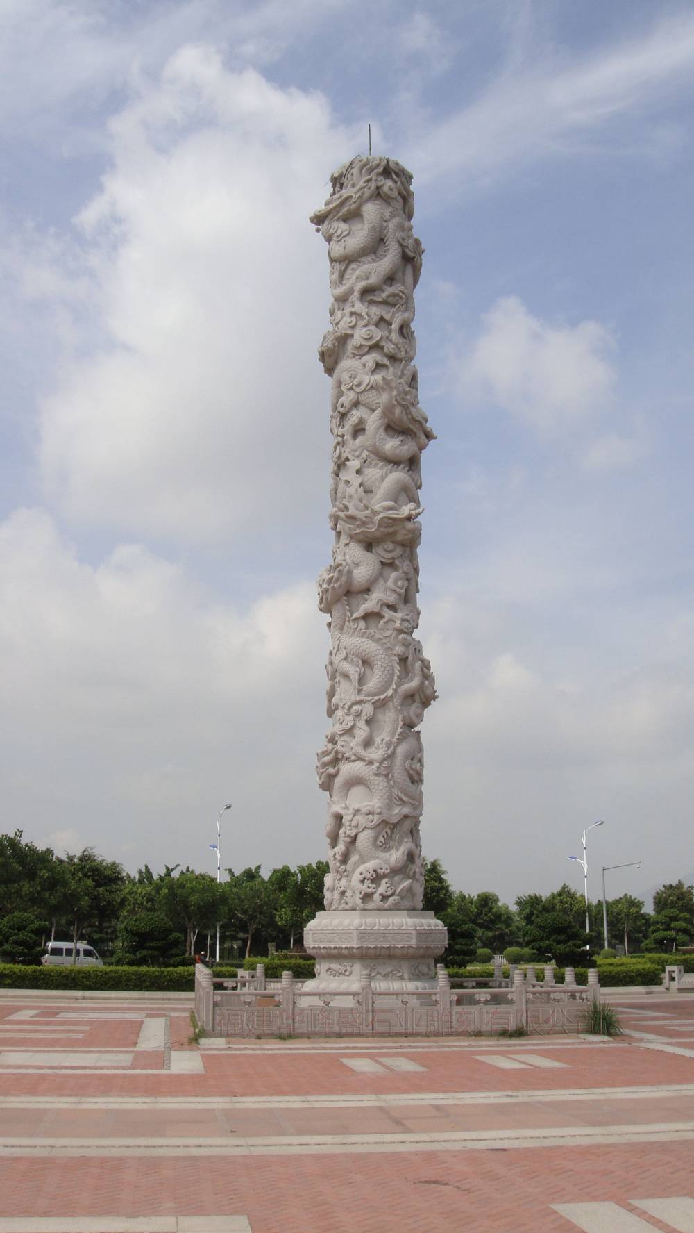 公园景观方形文化柱石雕花岗岩石头雕刻的柱子石雕12生肖柱设计