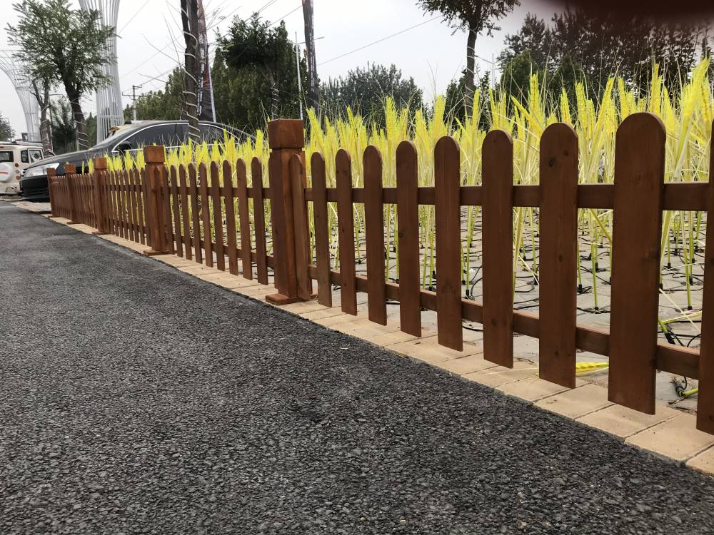 重庆碳化防腐木栅栏户外庭院花园草坪护栏插地小篱笆实木护栏