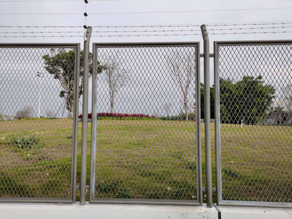 钢板网六角网冲孔网斜方孔菱形孔铁路护栏