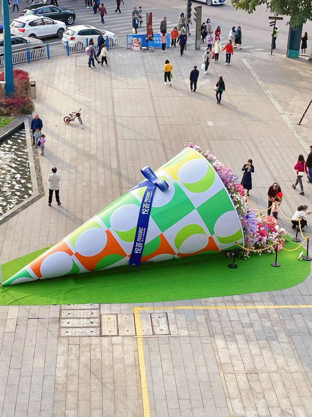 巨型花束网红打卡装置活动策划商业美陈毛绒玩偶巨型玫瑰花