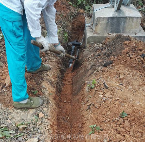 架空输电线路杆塔石墨基柔性接地装置