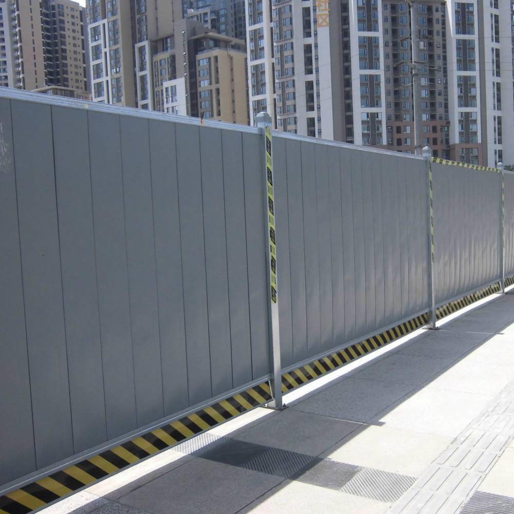 1,现场围挡应做到坚固,稳定,整洁,美观,材料应选用砌体等硬质材料,不