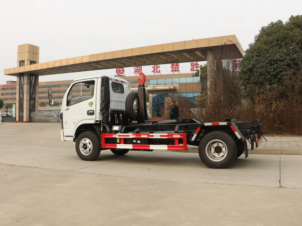 勾臂垃圾车
