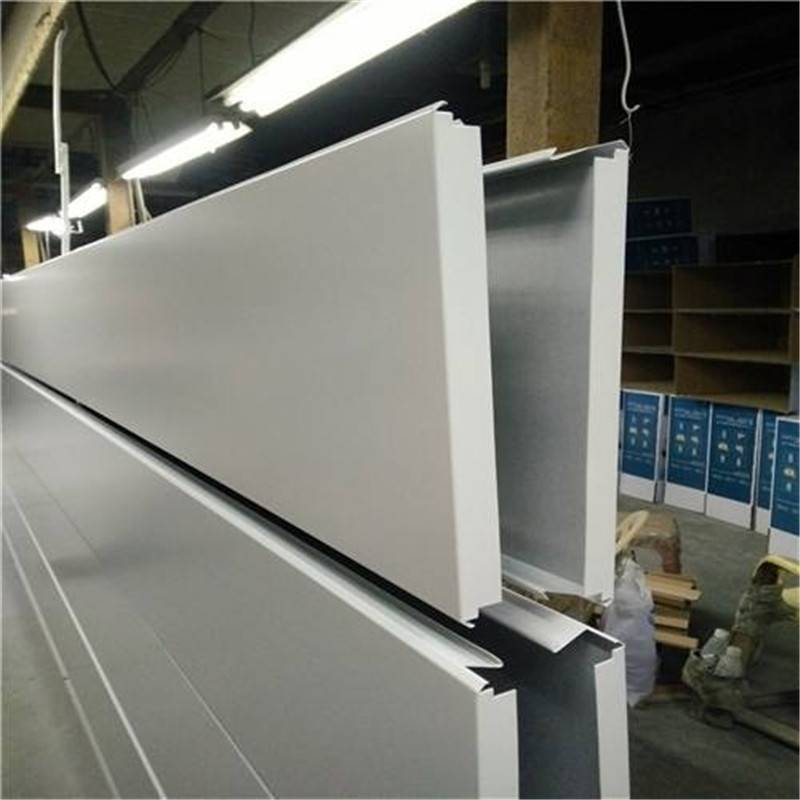 长条形防风哑光白铝条扣加气站6米长铝扣板可定制