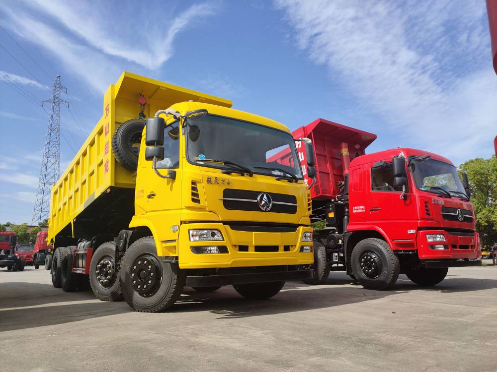 河北航天万山前四后八轻皮自卸车万山超龙四桥车自重103吨18972506663