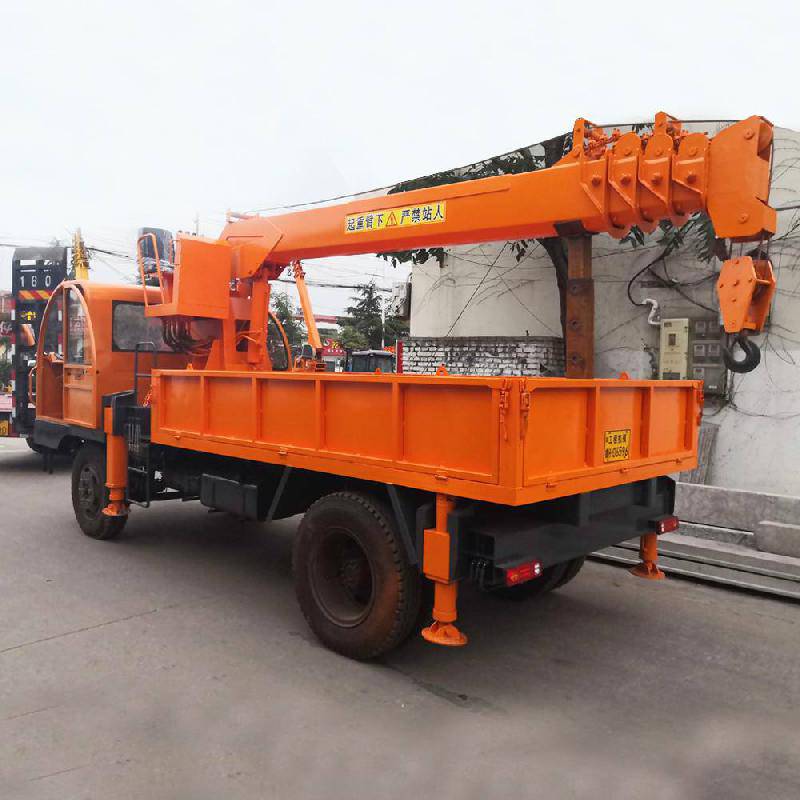 四轮平板吊车可吊运两用亚信出售