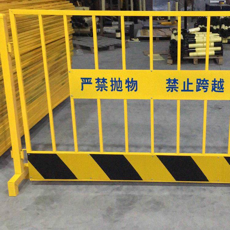 唐臻护栏厂供应建筑工地基坑护栏可加装安全警示标语牌规格定制颜色