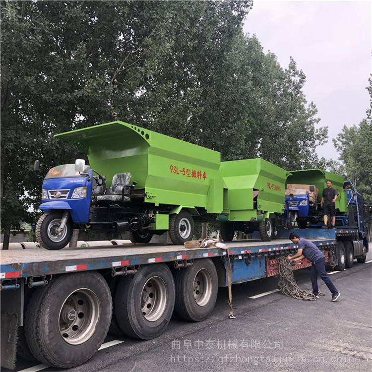 加工养牛场撒料车 全自动三轮投喂车