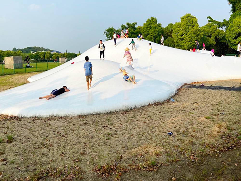 郑州心悦游览景区蹦蹦云网红款充气蹦蹦云设计安装