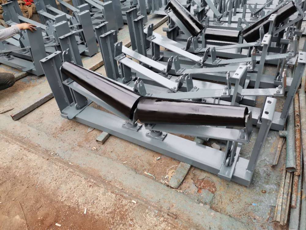 托辊支架调心托辊支架缓冲托辊支架生产厂家