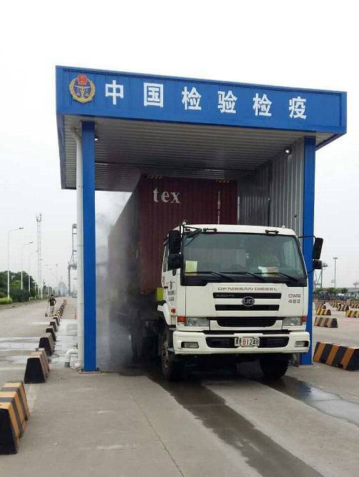 2022款饲料厂车辆消毒通道厂家