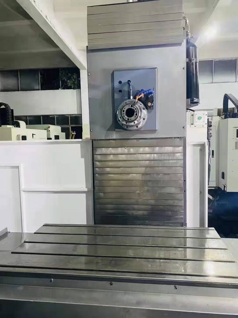 处理二手冠驰gc1290b卧式加工中心台正光机三硬轨三菱m80系统