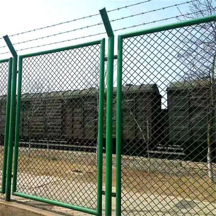 菱形铁丝网围栏钢板网护栏场地围网