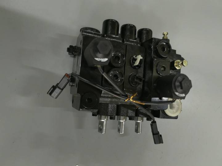 斗山大宇叉车分流阀490发动机d20fd30f液压件调压溢流阀