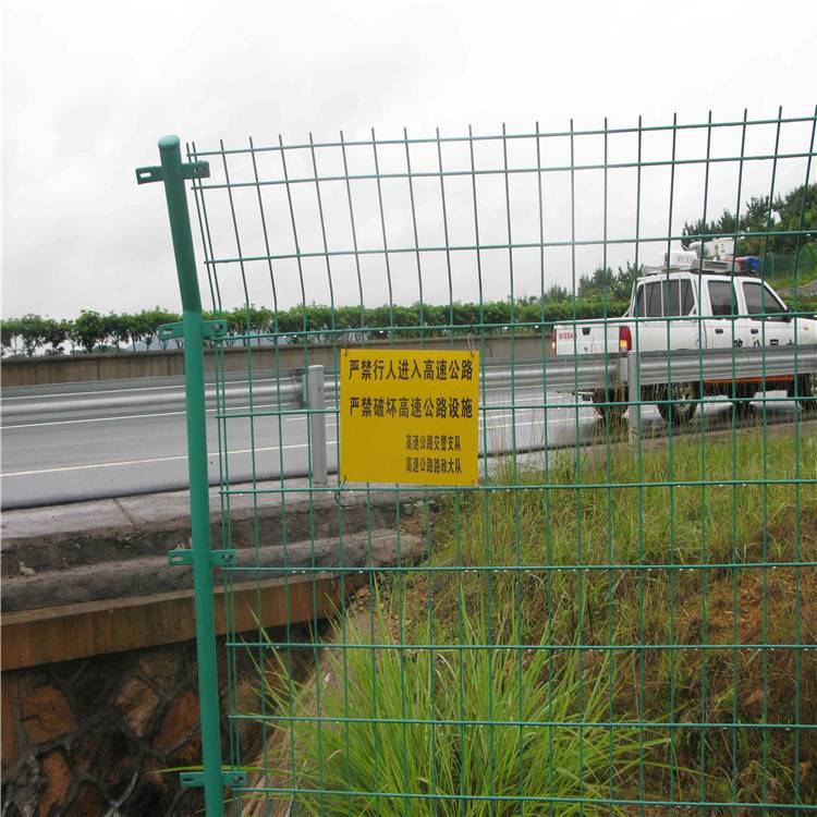 道路高速公路护栏网 厂家供应 小区护栏网 万泰