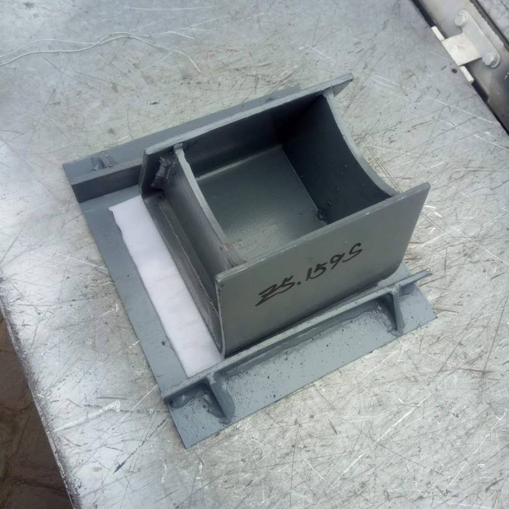 滑动管托j12带聚四氟乙烯垫板管托管道支吊架齐鑫管道批