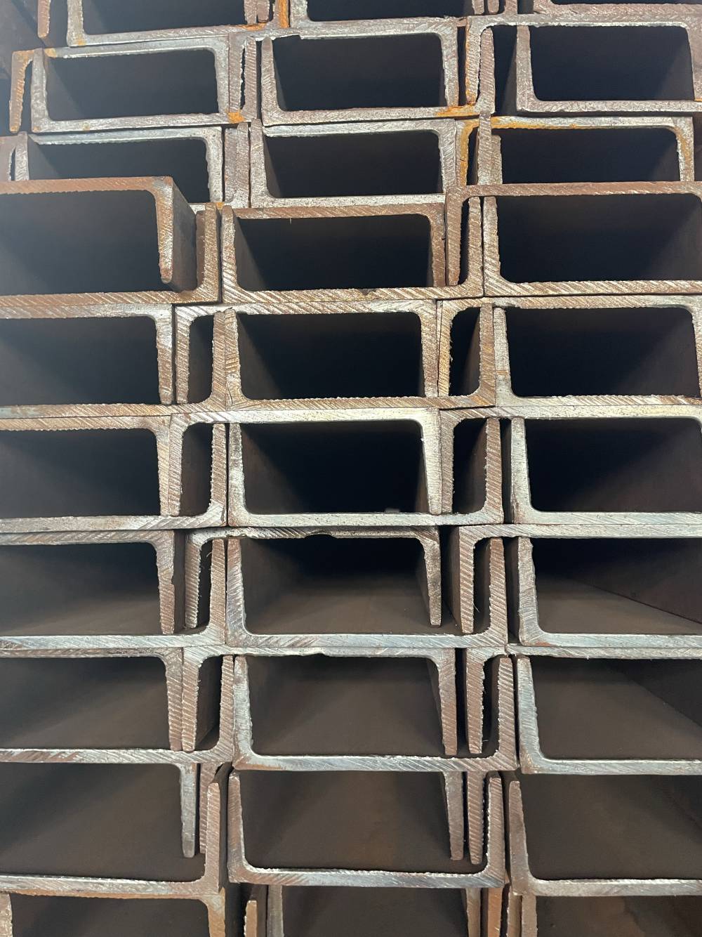 佛山钢铁世界热轧镀锌槽钢过磅价格8号12号14号槽钢6米图片