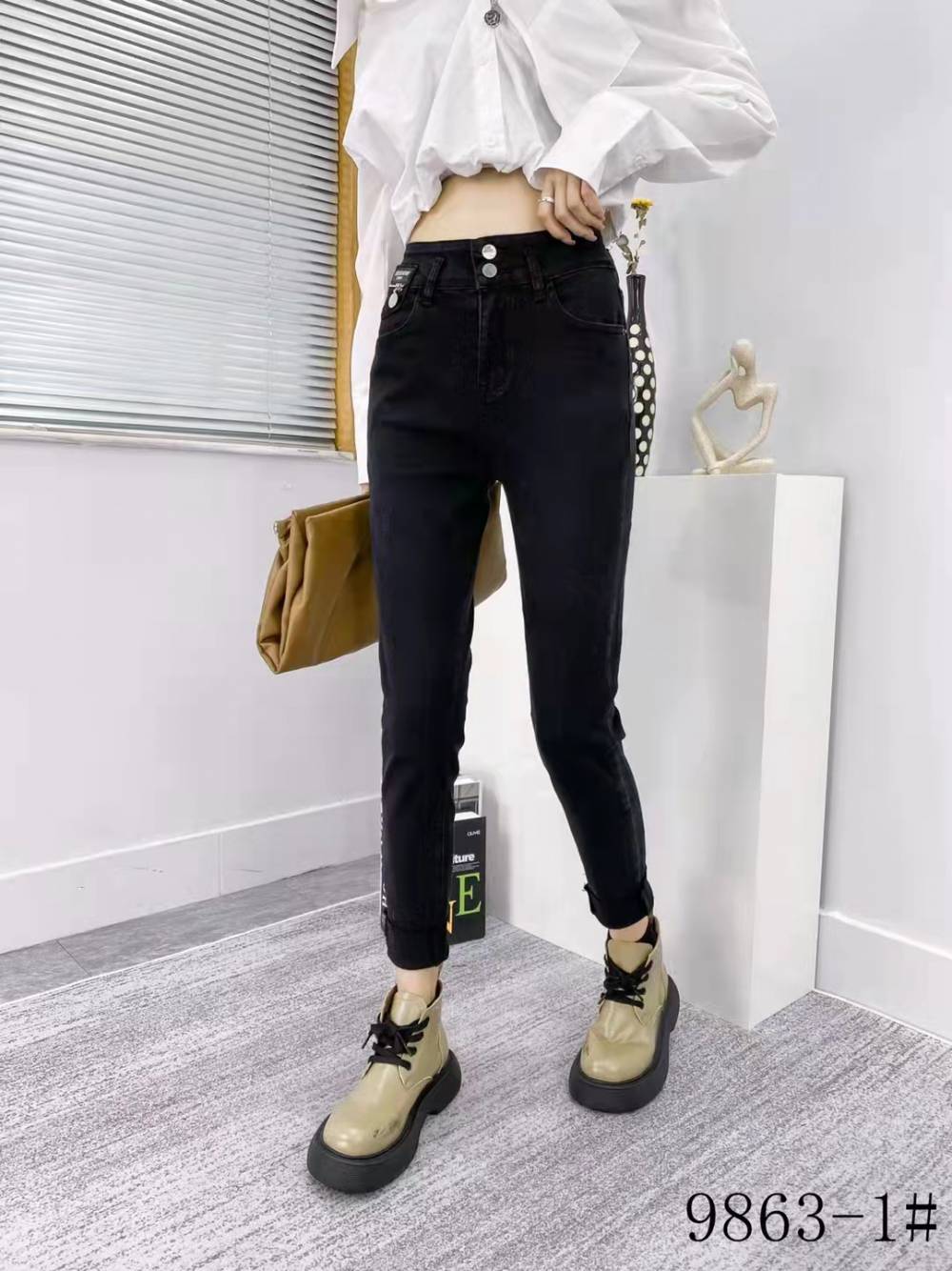 广西百色女式牛仔裤弹力修身牛仔裤宽松时尚直筒裤时尚杂款尾货女装