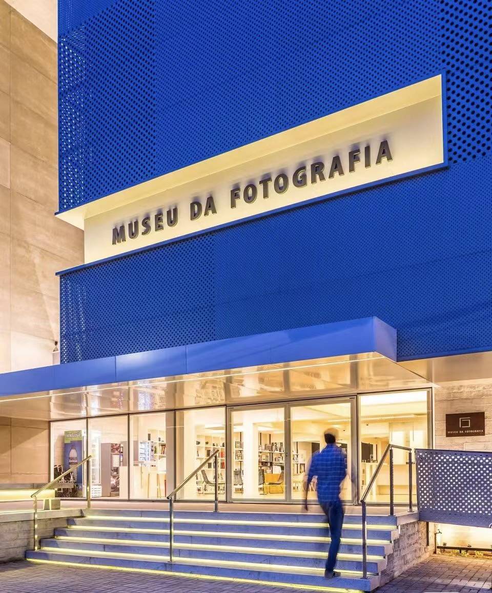 游客中心户外门头立体造型穿孔透光设计欧陆铝单板天花吊顶金属建材