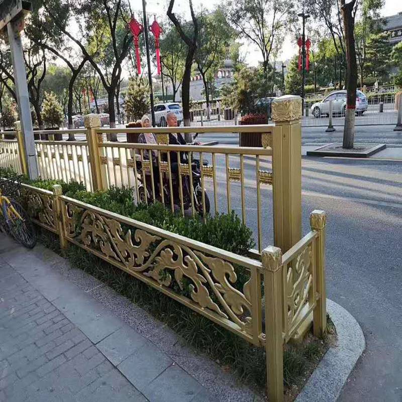 城市道路金色栏杆防撞黄金护栏道路护栏金黄铁艺隔离护栏杆图片
