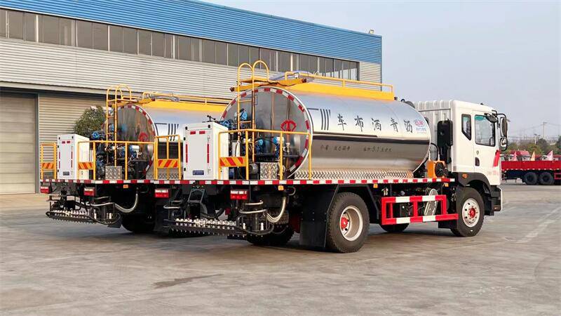 安徽纤维同步碎石封层车选哪家 水泥撒布车源头厂家