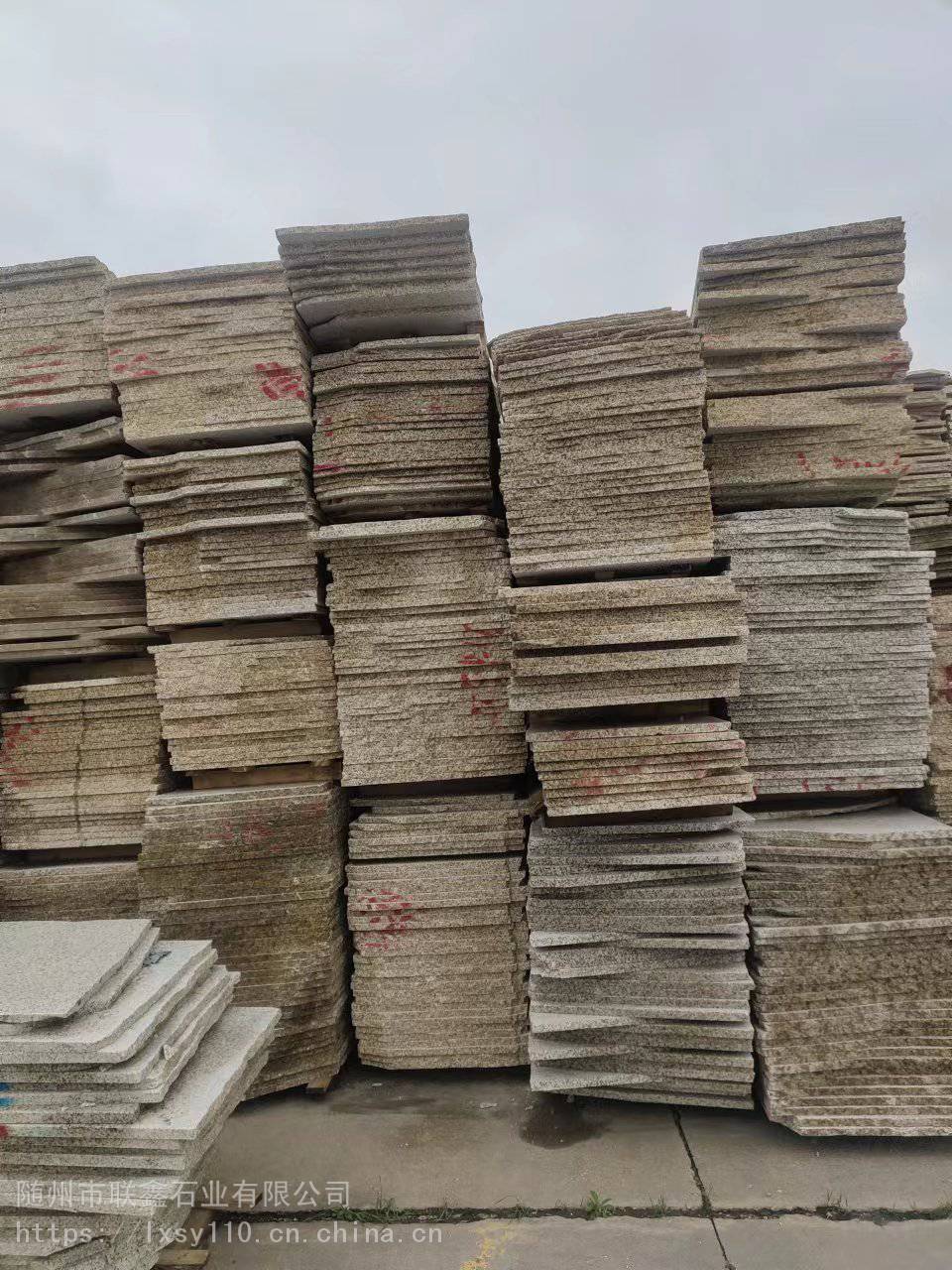 供应江苏黄金麻山东黄金麻干挂价格表辽宁海城黄金麻线条山东青州黄金