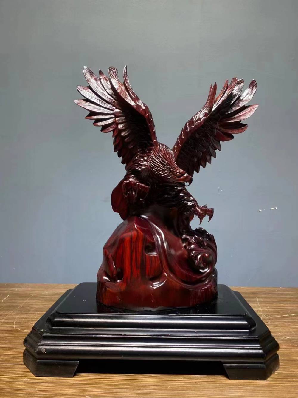 图片】非洲血檀老鹰大鹏展翅办公室摆件老板桌风水招财木雕图片大全