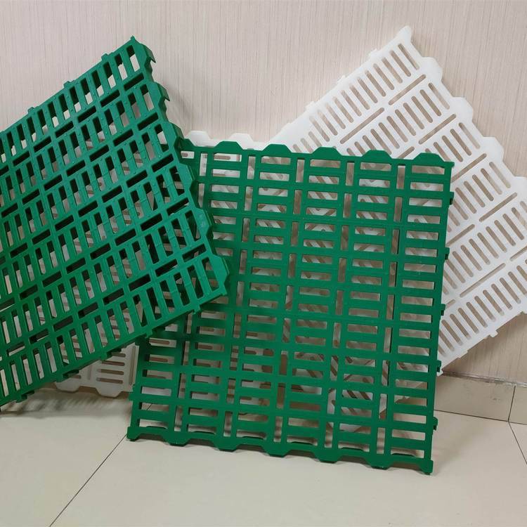 嘉莱羊塑料漏粪板无锯齿不伤脚100500羊棚漏粪板使用期限长