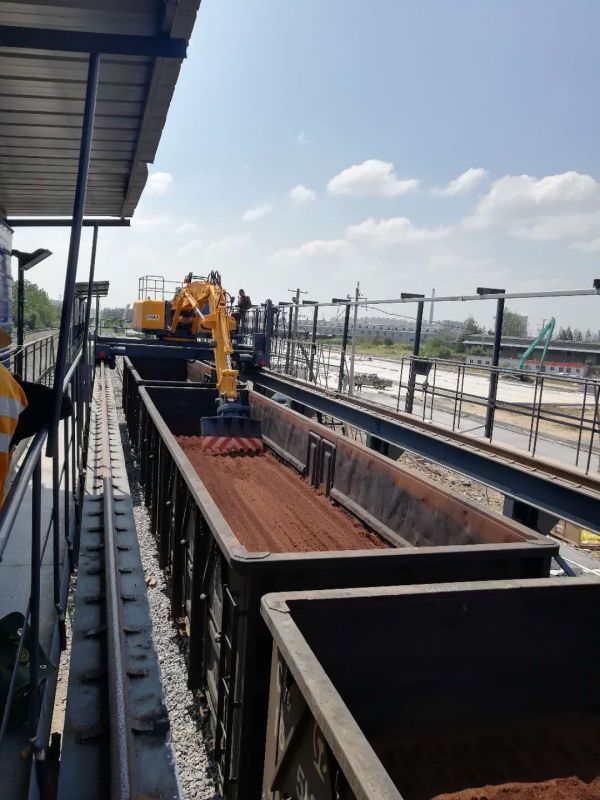 用于对火车散货摊平的机械,火车平车机