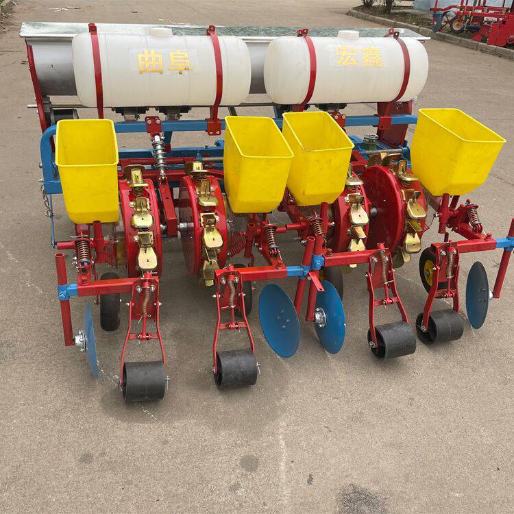 单粒鸭嘴花生播种机四行膜上喷药点播一次完成玉米土豆种植机