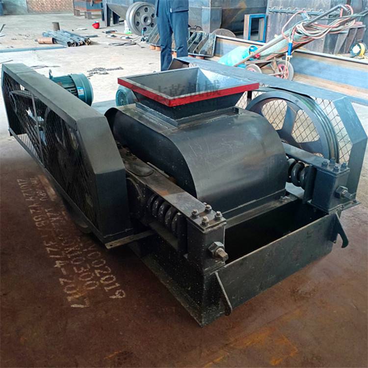 双对辊式破碎机 全套碎石机械设备 青石破碎机报价单