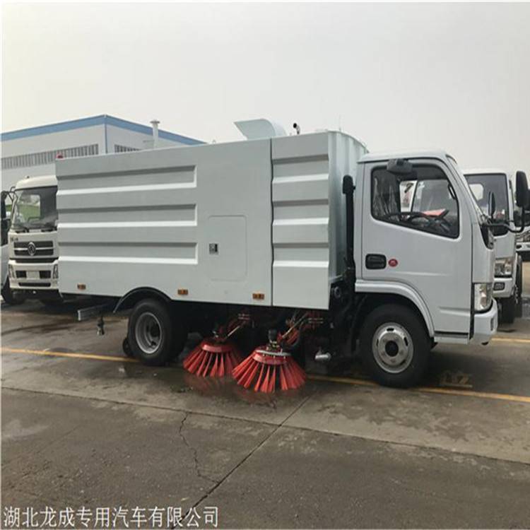 国六四轮吸尘车