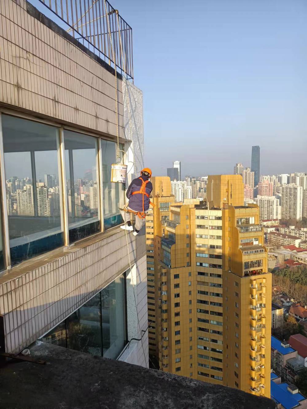 上海蜘蛛人高空外墙喷涂料刷涂料