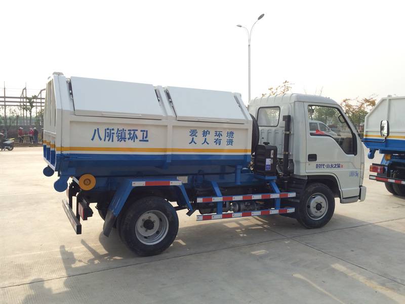勾臂垃圾车