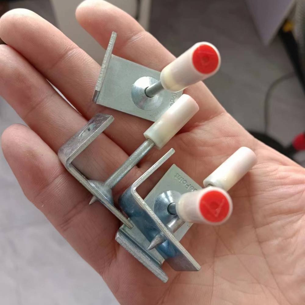 利途精工吊顶一体炮钉出售均采用了白色的药头的射钉