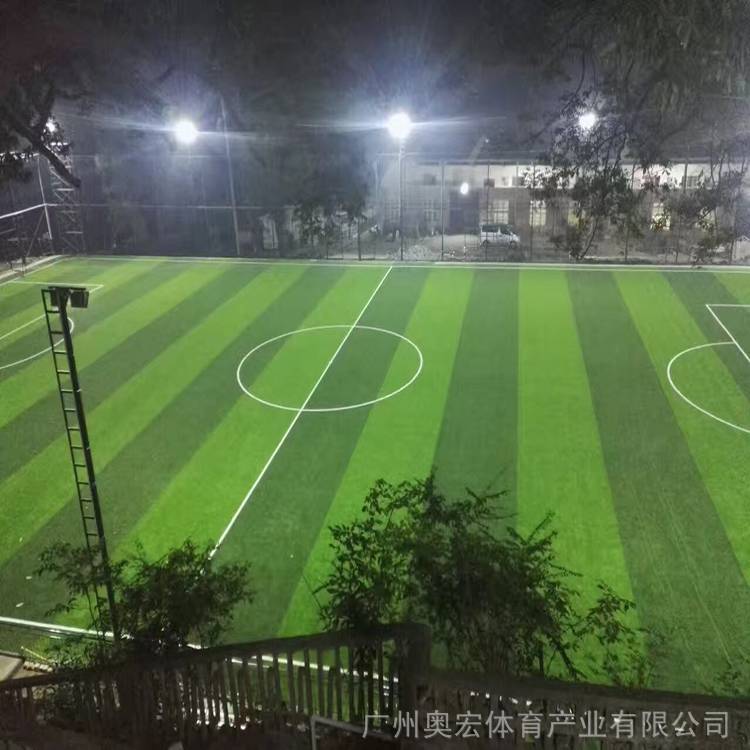 社区老球场焕新颜居民训练更便利