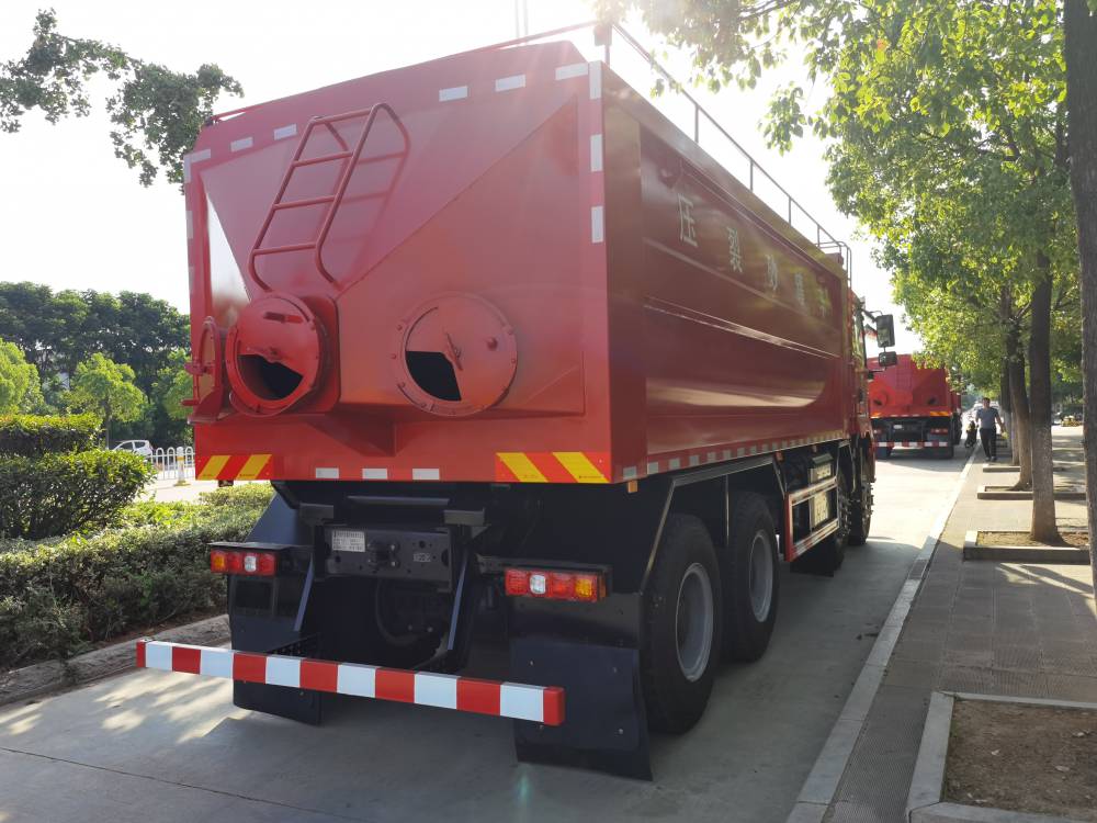 陕汽德龙m3000压裂砂罐车陕汽德龙前四后八压裂砂罐车