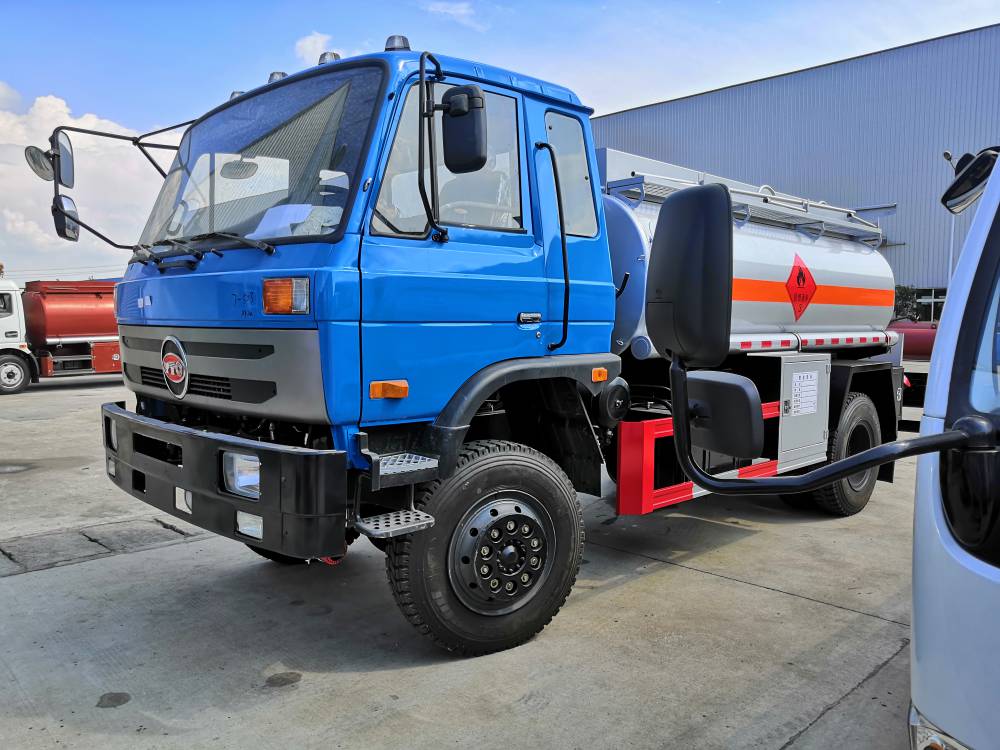 出口非洲5吨流动加油车四驱越野8吨油罐车