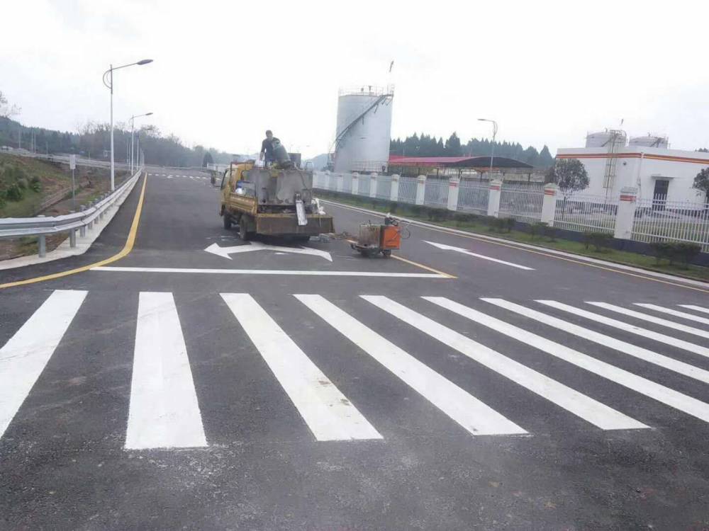濮阳小区网格线施工 濮阳门口禁停线施工 濮阳道路划线