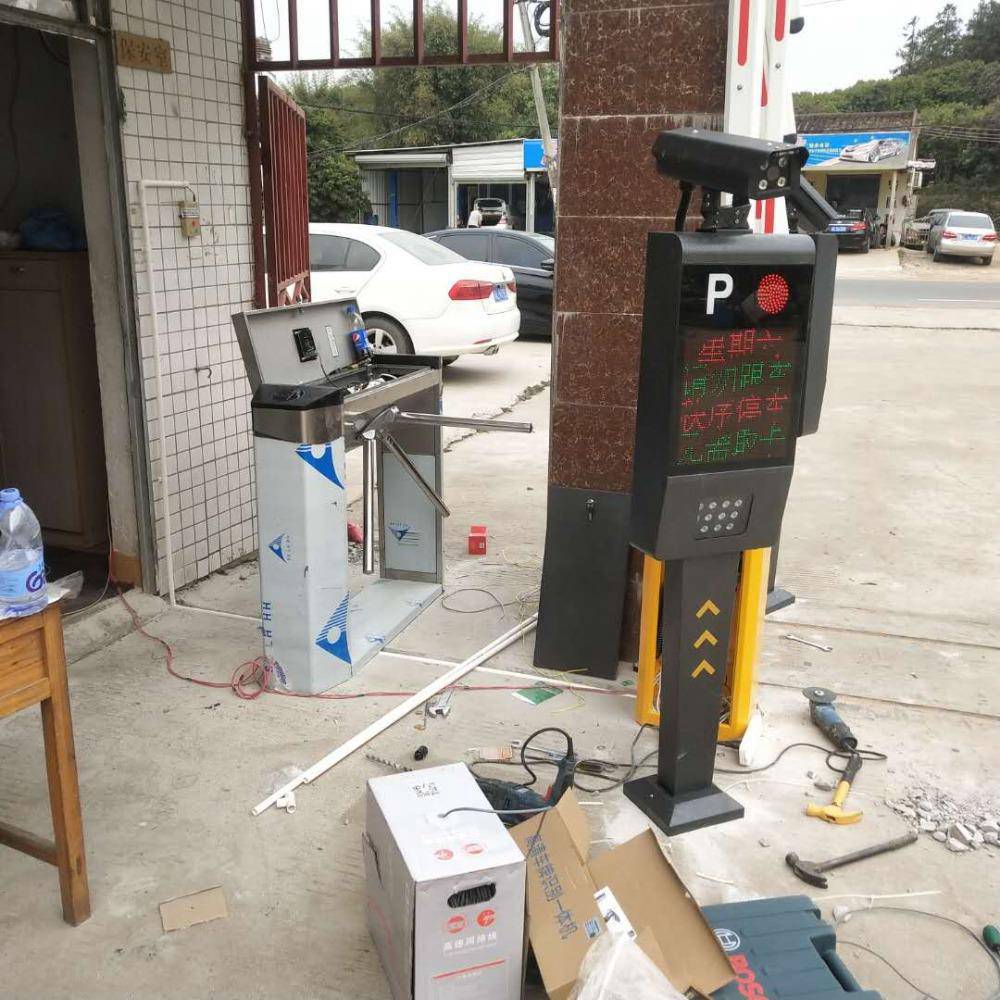 小区门禁起落杆停车场管理收费设备车牌识别系统道闸一体机上门安装