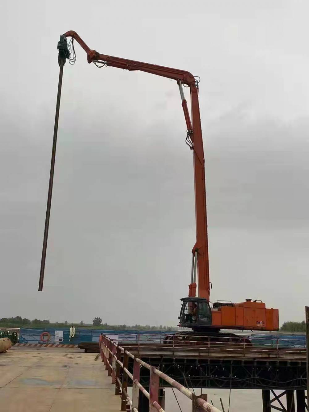 泽洲租赁液压打桩机360型简便