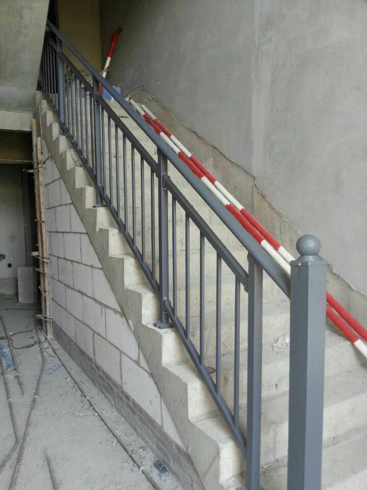 【湖北别墅楼梯护栏,孝感烤漆楼梯扶手,不生锈的组装围墙栅栏,学校智