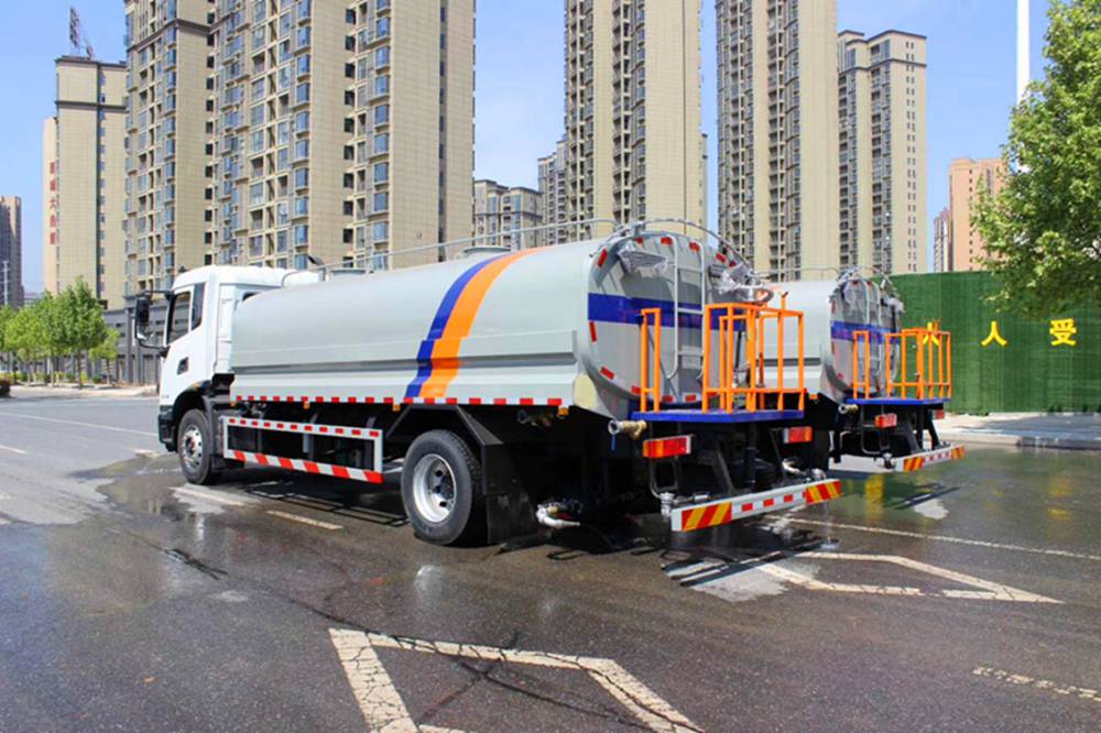贵州欧曼洒水车招标,市政工程效率高